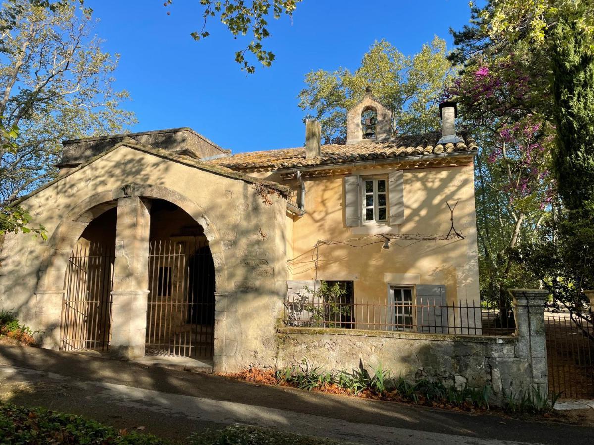مبيت وإفطار Noves Ermitage Notre Dame De Vacquieres المظهر الخارجي الصورة